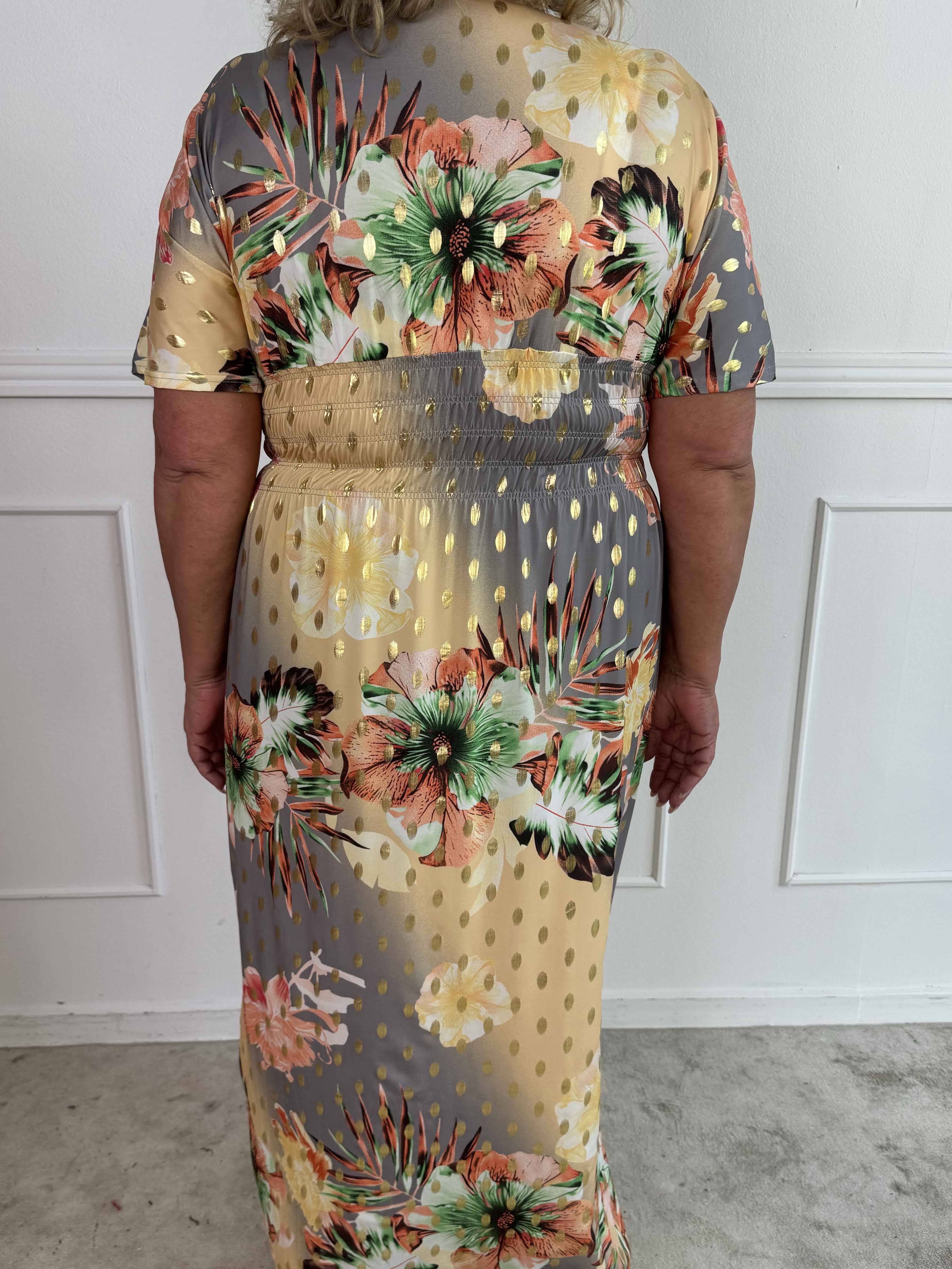 Pams Hawaii - Lång plus size klänning i stretchtyg med blommönster
